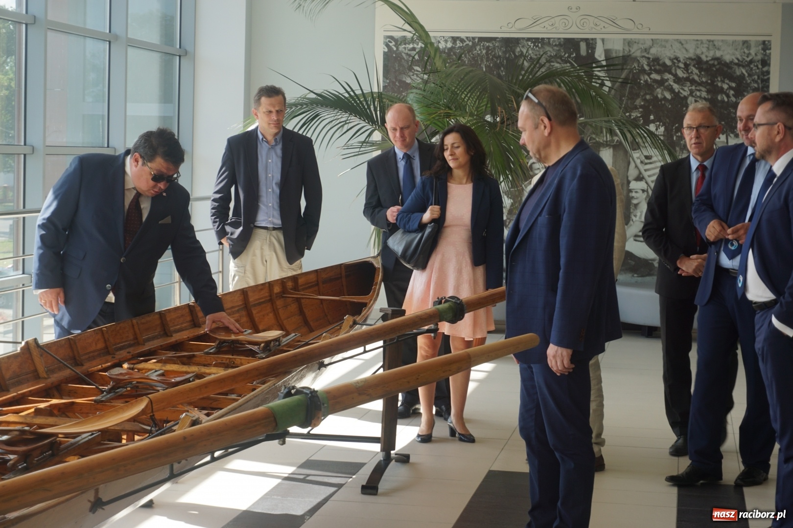 Zdjęcie w galerii na portalu naszraciborz.pl: Kryte lodowisko w Raciborzu coraz bliżej. Posłowie wizytowali nasze obiekty sportowe wiadomości z regionu