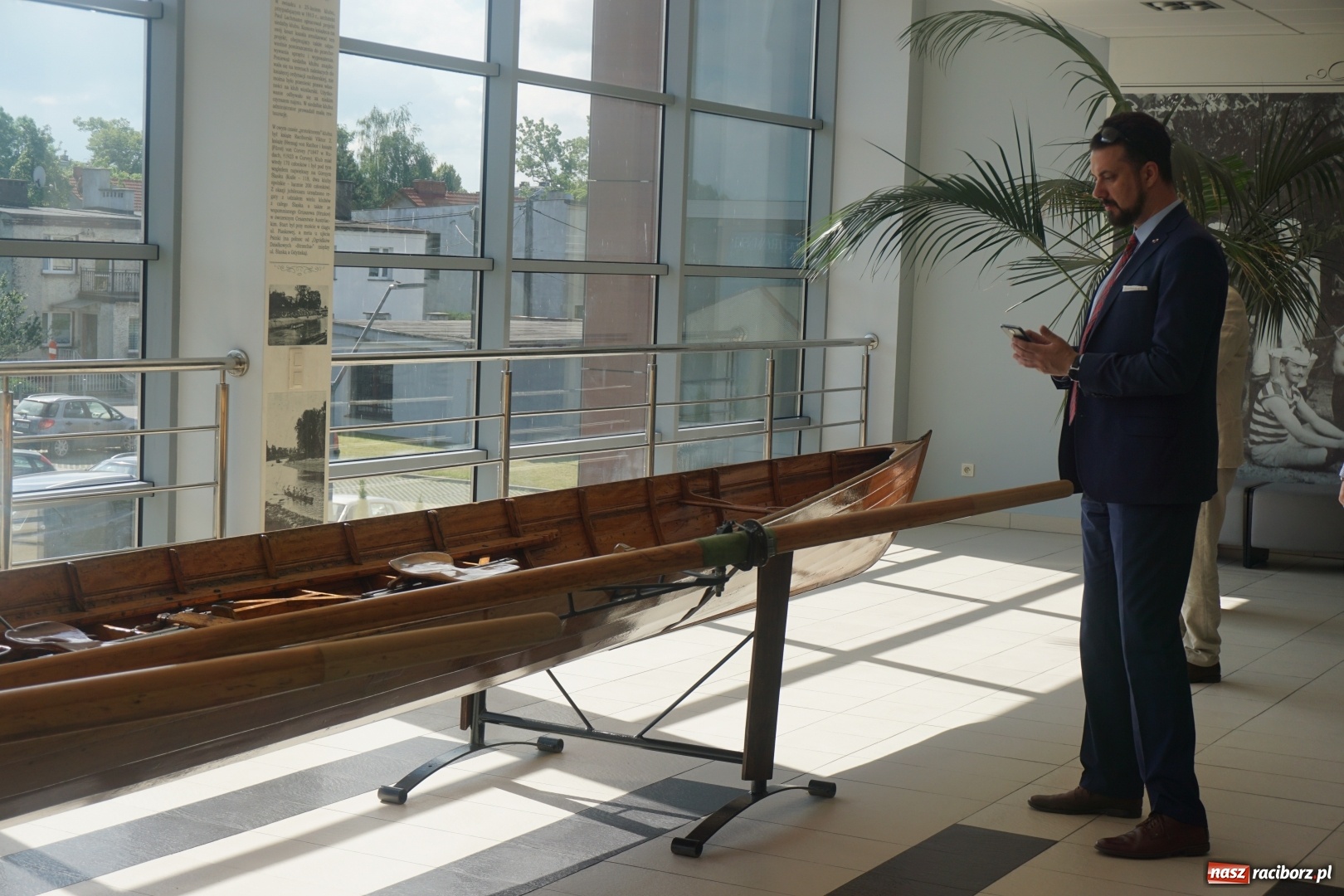 Zdjęcie w galerii na portalu naszraciborz.pl: Kryte lodowisko w Raciborzu coraz bliżej. Posłowie wizytowali nasze obiekty sportowe wiadomości z regionu