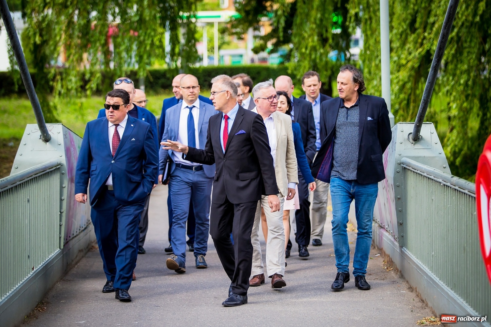 Zdjęcie w galerii na portalu naszraciborz.pl: Kryte lodowisko w Raciborzu coraz bliżej. Posłowie wizytowali nasze obiekty sportowe wiadomości z regionu