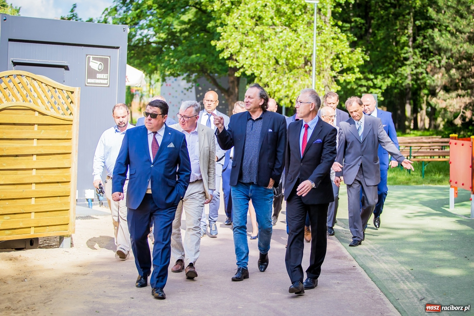 Zdjęcie w galerii na portalu naszraciborz.pl: Kryte lodowisko w Raciborzu coraz bliżej. Posłowie wizytowali nasze obiekty sportowe wiadomości z regionu