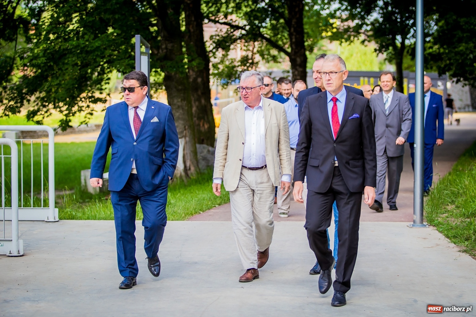 Zdjęcie w galerii na portalu naszraciborz.pl: Kryte lodowisko w Raciborzu coraz bliżej. Posłowie wizytowali nasze obiekty sportowe wiadomości z regionu