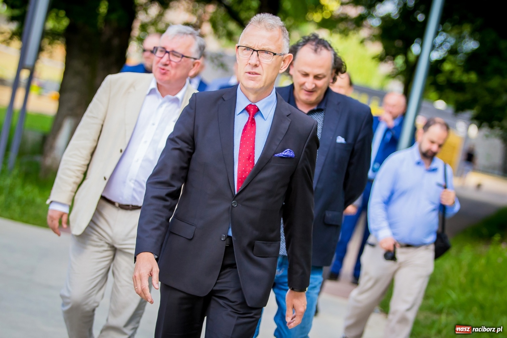 Zdjęcie w galerii na portalu naszraciborz.pl: Kryte lodowisko w Raciborzu coraz bliżej. Posłowie wizytowali nasze obiekty sportowe wiadomości z regionu