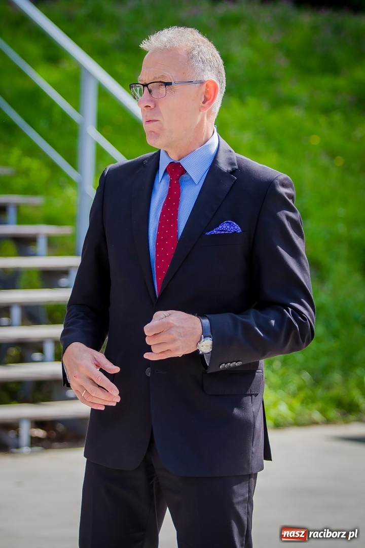 Zdjęcie w galerii na portalu naszraciborz.pl: Kryte lodowisko w Raciborzu coraz bliżej. Posłowie wizytowali nasze obiekty sportowe wiadomości z regionu