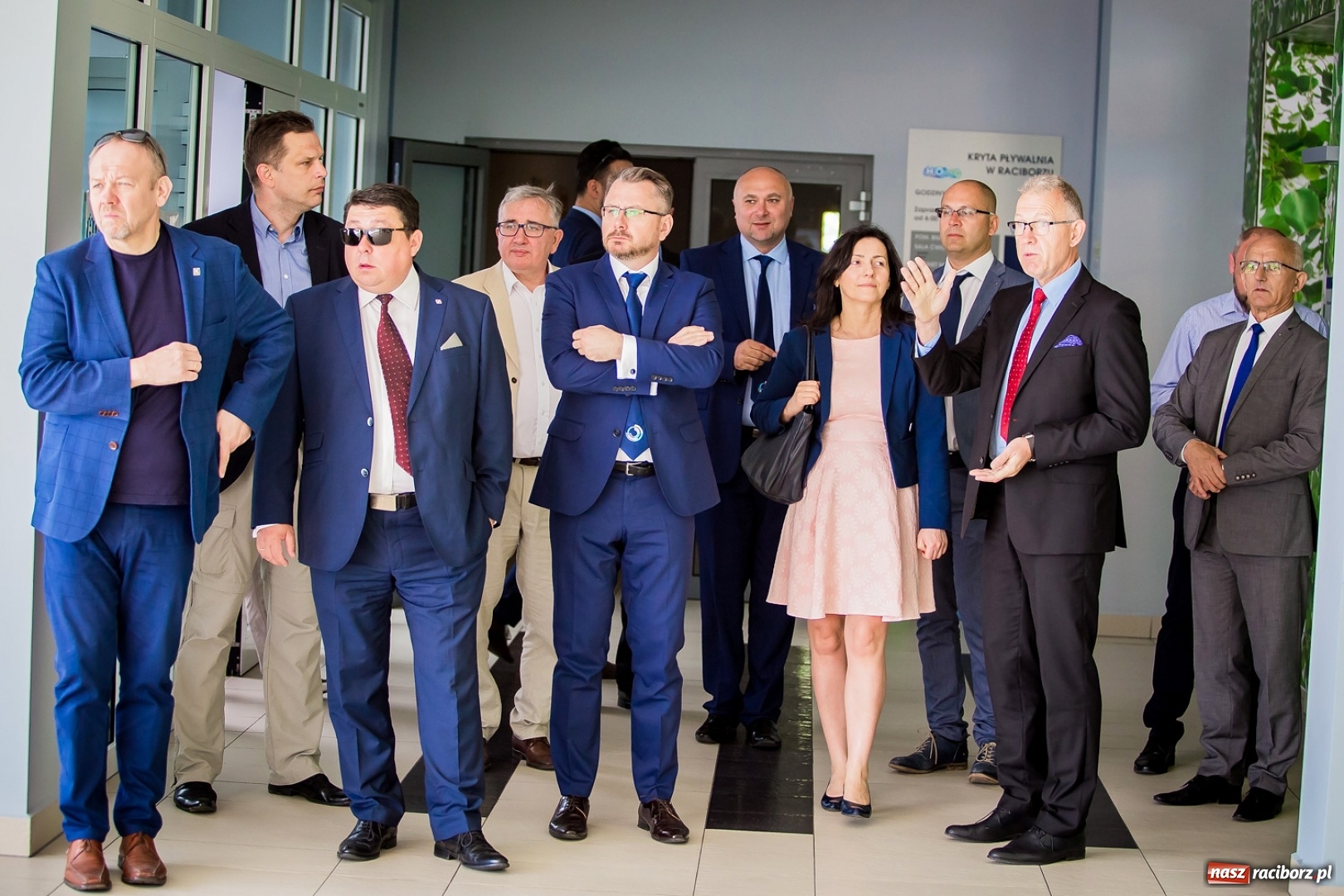 Zdjęcie w galerii na portalu naszraciborz.pl: Kryte lodowisko w Raciborzu coraz bliżej. Posłowie wizytowali nasze obiekty sportowe wiadomości z regionu