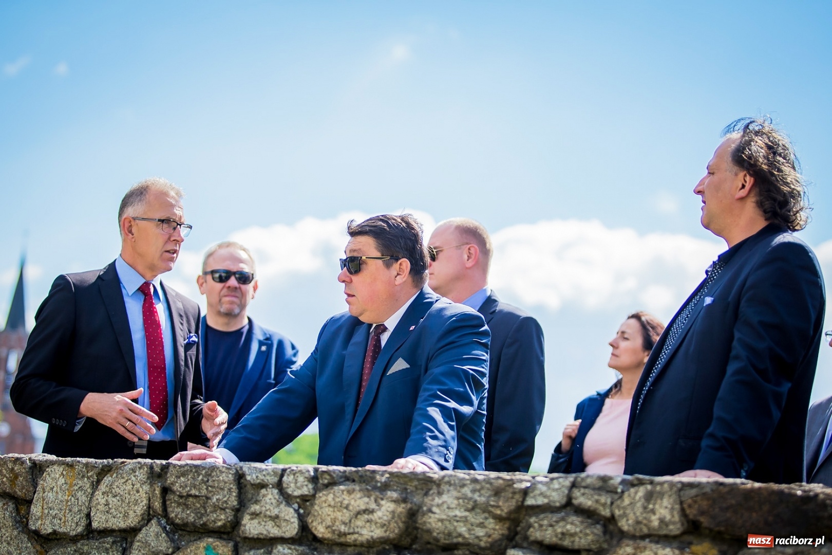 Zdjęcie w galerii na portalu naszraciborz.pl: Kryte lodowisko w Raciborzu coraz bliżej. Posłowie wizytowali nasze obiekty sportowe wiadomości z regionu