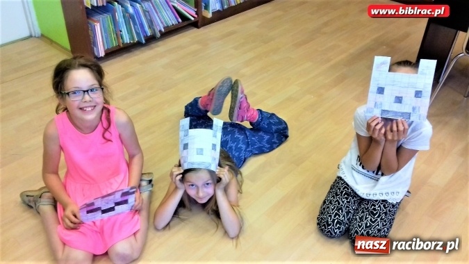 Zdjęcie w galerii na portalu naszraciborz.pl: Warsztaty na 5 - Minecraftowe obrazki w raciborskiej bibliotece  wiadomości z regionu