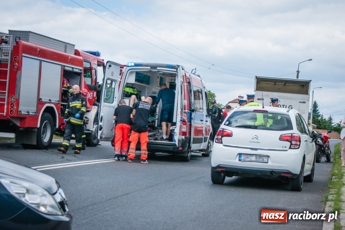 Zdjęcie w galerii na portalu naszraciborz.pl: Zderzenie motocykla z samochodem dostawczym na DK 45 przed Miedonią wiadomości z regionu