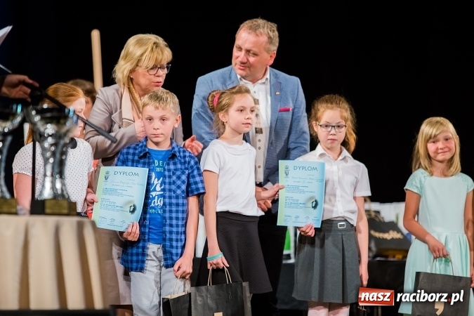 Zdjęcie w galerii na portalu naszraciborz.pl: W Strzesze odbyła się uroczysta gala wręczenia nagród dla laureatów olimpiad i konkursów języka niemieckiego wiadomości z regionu