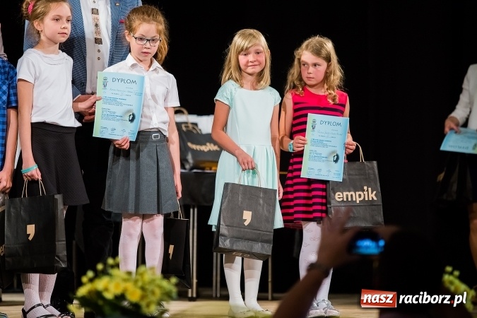 Zdjęcie w galerii na portalu naszraciborz.pl: W Strzesze odbyła się uroczysta gala wręczenia nagród dla laureatów olimpiad i konkursów języka niemieckiego wiadomości z regionu