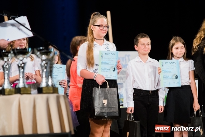 Zdjęcie w galerii na portalu naszraciborz.pl: W Strzesze odbyła się uroczysta gala wręczenia nagród dla laureatów olimpiad i konkursów języka niemieckiego wiadomości z regionu
