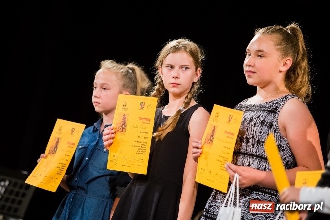 Zdjęcie w galerii na portalu naszraciborz.pl: W Strzesze odbyła się uroczysta gala wręczenia nagród dla laureatów olimpiad i konkursów języka niemieckiego wiadomości z regionu