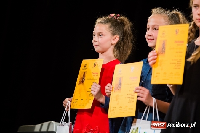 Zdjęcie w galerii na portalu naszraciborz.pl: W Strzesze odbyła się uroczysta gala wręczenia nagród dla laureatów olimpiad i konkursów języka niemieckiego wiadomości z regionu