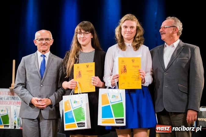 Zdjęcie w galerii na portalu naszraciborz.pl: W Strzesze odbyła się uroczysta gala wręczenia nagród dla laureatów olimpiad i konkursów języka niemieckiego wiadomości z regionu