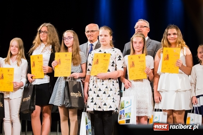 Zdjęcie w galerii na portalu naszraciborz.pl: W Strzesze odbyła się uroczysta gala wręczenia nagród dla laureatów olimpiad i konkursów języka niemieckiego wiadomości z regionu