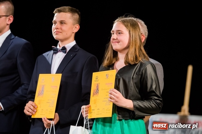 Zdjęcie w galerii na portalu naszraciborz.pl: W Strzesze odbyła się uroczysta gala wręczenia nagród dla laureatów olimpiad i konkursów języka niemieckiego wiadomości z regionu