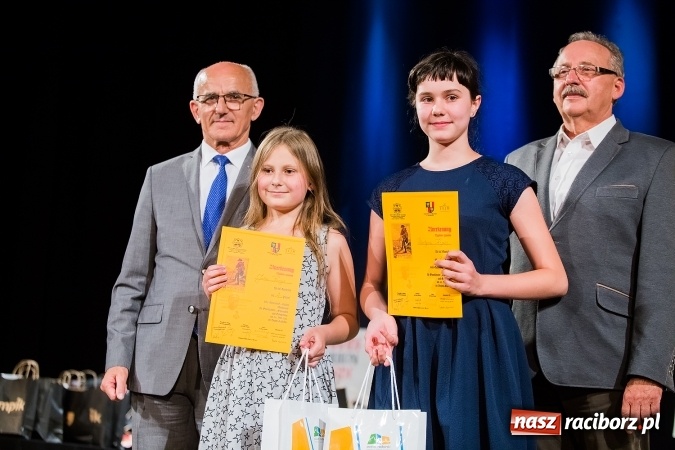 Zdjęcie w galerii na portalu naszraciborz.pl: W Strzesze odbyła się uroczysta gala wręczenia nagród dla laureatów olimpiad i konkursów języka niemieckiego wiadomości z regionu
