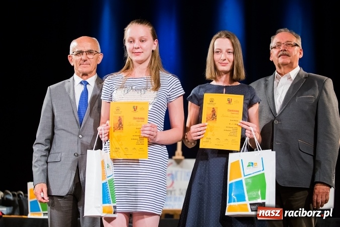 Zdjęcie w galerii na portalu naszraciborz.pl: W Strzesze odbyła się uroczysta gala wręczenia nagród dla laureatów olimpiad i konkursów języka niemieckiego wiadomości z regionu