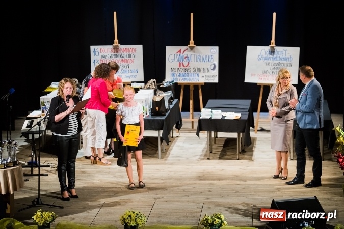 Zdjęcie w galerii na portalu naszraciborz.pl: W Strzesze odbyła się uroczysta gala wręczenia nagród dla laureatów olimpiad i konkursów języka niemieckiego wiadomości z regionu