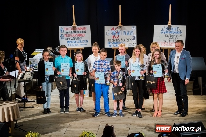 Zdjęcie w galerii na portalu naszraciborz.pl: W Strzesze odbyła się uroczysta gala wręczenia nagród dla laureatów olimpiad i konkursów języka niemieckiego wiadomości z regionu