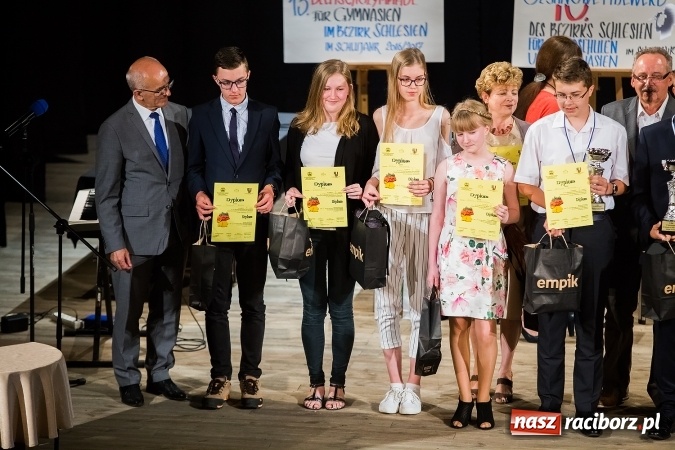 Zdjęcie w galerii na portalu naszraciborz.pl: W Strzesze odbyła się uroczysta gala wręczenia nagród dla laureatów olimpiad i konkursów języka niemieckiego wiadomości z regionu