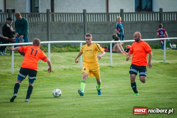 Zdjęcie w galerii na portalu naszraciborz.pl: Wojciech Pytlik naprawił swój błąd. Remis w meczu Studziennej z Chałupkami wiadomości z regionu