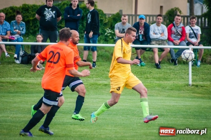 Zdjęcie w galerii na portalu naszraciborz.pl: Wojciech Pytlik naprawił swój błąd. Remis w meczu Studziennej z Chałupkami wiadomości z regionu