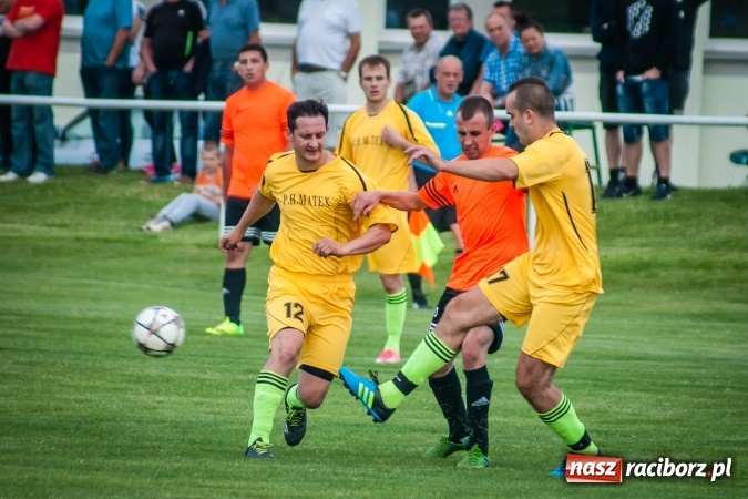 Zdjęcie w galerii na portalu naszraciborz.pl: Wojciech Pytlik naprawił swój błąd. Remis w meczu Studziennej z Chałupkami wiadomości z regionu