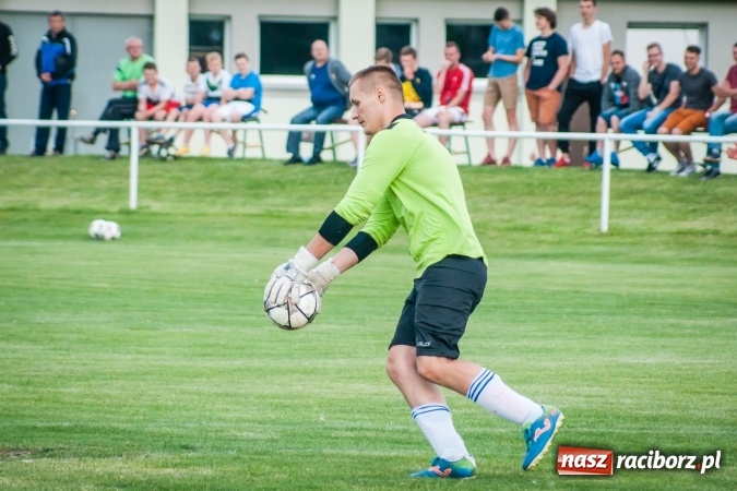 Zdjęcie w galerii na portalu naszraciborz.pl: Wojciech Pytlik naprawił swój błąd. Remis w meczu Studziennej z Chałupkami wiadomości z regionu