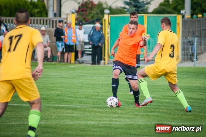 Zdjęcie w galerii na portalu naszraciborz.pl: Wojciech Pytlik naprawił swój błąd. Remis w meczu Studziennej z Chałupkami wiadomości z regionu