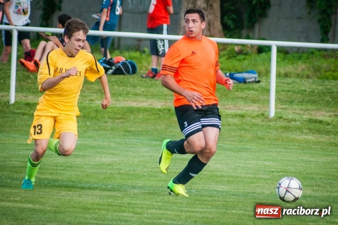 Zdjęcie w galerii na portalu naszraciborz.pl: Wojciech Pytlik naprawił swój błąd. Remis w meczu Studziennej z Chałupkami wiadomości z regionu
