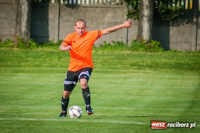 Zdjęcie w galerii na portalu naszraciborz.pl: Wojciech Pytlik naprawił swój błąd. Remis w meczu Studziennej z Chałupkami wiadomości z regionu