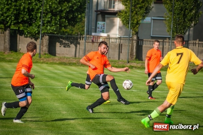 Zdjęcie w galerii na portalu naszraciborz.pl: Wojciech Pytlik naprawił swój błąd. Remis w meczu Studziennej z Chałupkami wiadomości z regionu