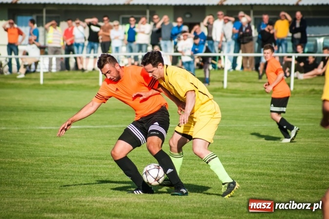 Zdjęcie w galerii na portalu naszraciborz.pl: Wojciech Pytlik naprawił swój błąd. Remis w meczu Studziennej z Chałupkami wiadomości z regionu
