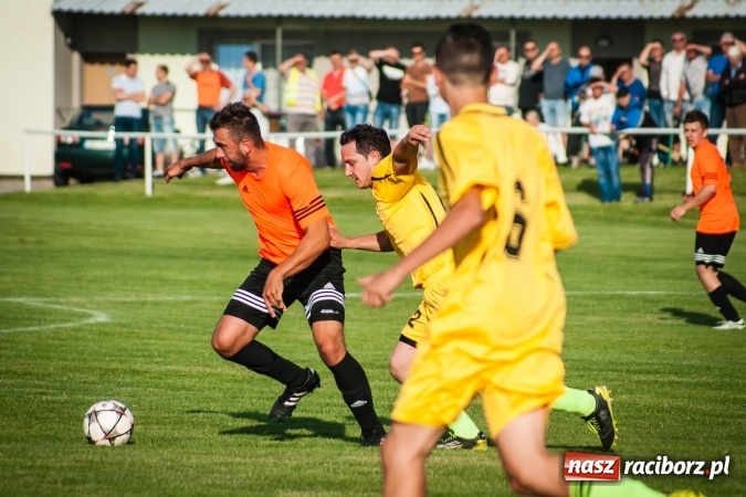 Zdjęcie w galerii na portalu naszraciborz.pl: Wojciech Pytlik naprawił swój błąd. Remis w meczu Studziennej z Chałupkami wiadomości z regionu