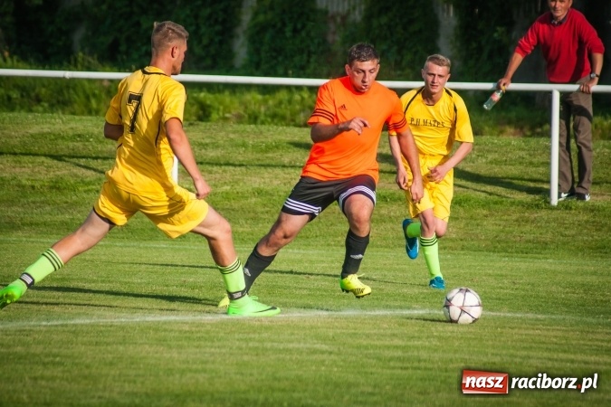 Zdjęcie w galerii na portalu naszraciborz.pl: Wojciech Pytlik naprawił swój błąd. Remis w meczu Studziennej z Chałupkami wiadomości z regionu