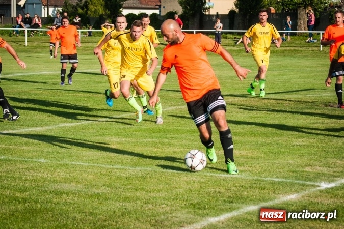 Zdjęcie w galerii na portalu naszraciborz.pl: Wojciech Pytlik naprawił swój błąd. Remis w meczu Studziennej z Chałupkami wiadomości z regionu