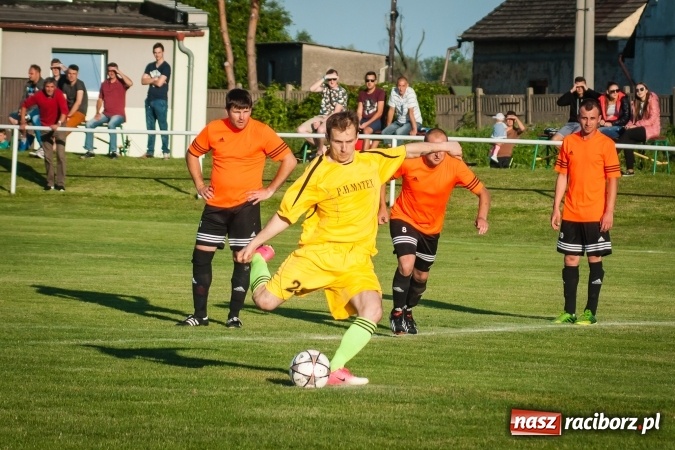 Zdjęcie w galerii na portalu naszraciborz.pl: Wojciech Pytlik naprawił swój błąd. Remis w meczu Studziennej z Chałupkami wiadomości z regionu