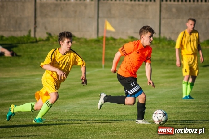 Zdjęcie w galerii na portalu naszraciborz.pl: Wojciech Pytlik naprawił swój błąd. Remis w meczu Studziennej z Chałupkami wiadomości z regionu