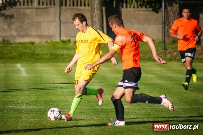 Zdjęcie w galerii na portalu naszraciborz.pl: Wojciech Pytlik naprawił swój błąd. Remis w meczu Studziennej z Chałupkami wiadomości z regionu