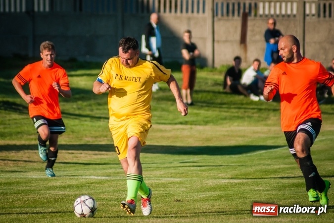 Zdjęcie w galerii na portalu naszraciborz.pl: Wojciech Pytlik naprawił swój błąd. Remis w meczu Studziennej z Chałupkami wiadomości z regionu