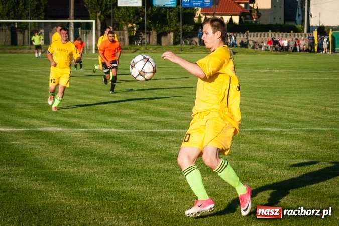 Zdjęcie w galerii na portalu naszraciborz.pl: Wojciech Pytlik naprawił swój błąd. Remis w meczu Studziennej z Chałupkami wiadomości z regionu