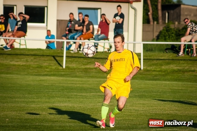 Zdjęcie w galerii na portalu naszraciborz.pl: Wojciech Pytlik naprawił swój błąd. Remis w meczu Studziennej z Chałupkami wiadomości z regionu