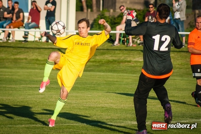 Zdjęcie w galerii na portalu naszraciborz.pl: Wojciech Pytlik naprawił swój błąd. Remis w meczu Studziennej z Chałupkami wiadomości z regionu