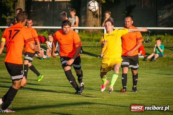 Zdjęcie w galerii na portalu naszraciborz.pl: Wojciech Pytlik naprawił swój błąd. Remis w meczu Studziennej z Chałupkami wiadomości z regionu