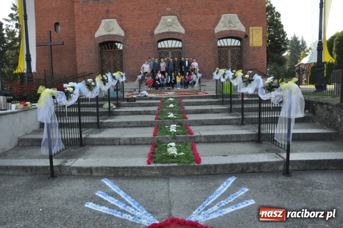 Zdjęcie w galerii na portalu naszraciborz.pl: Racibórz od świtu stroi się na Boże Ciało  wiadomości z regionu