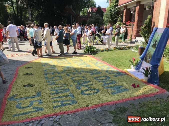 Zdjęcie w galerii na portalu naszraciborz.pl: Boże Ciało na Ostrogu z neoprezbiterem  wiadomości z regionu