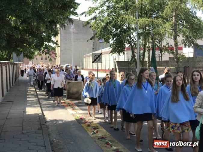 Zdjęcie w galerii na portalu naszraciborz.pl: Boże Ciało na Ostrogu z neoprezbiterem  wiadomości z regionu