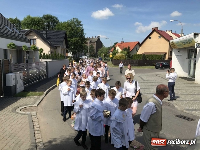 Zdjęcie w galerii na portalu naszraciborz.pl: Boże Ciało na Ostrogu z neoprezbiterem  wiadomości z regionu