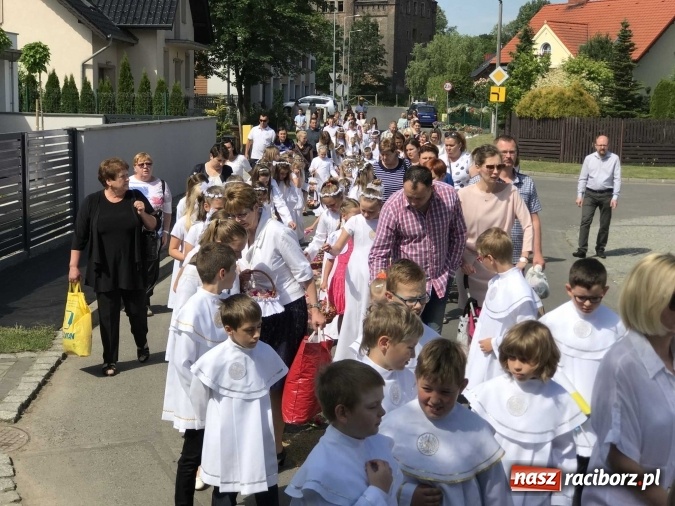 Zdjęcie w galerii na portalu naszraciborz.pl: Boże Ciało na Ostrogu z neoprezbiterem  wiadomości z regionu