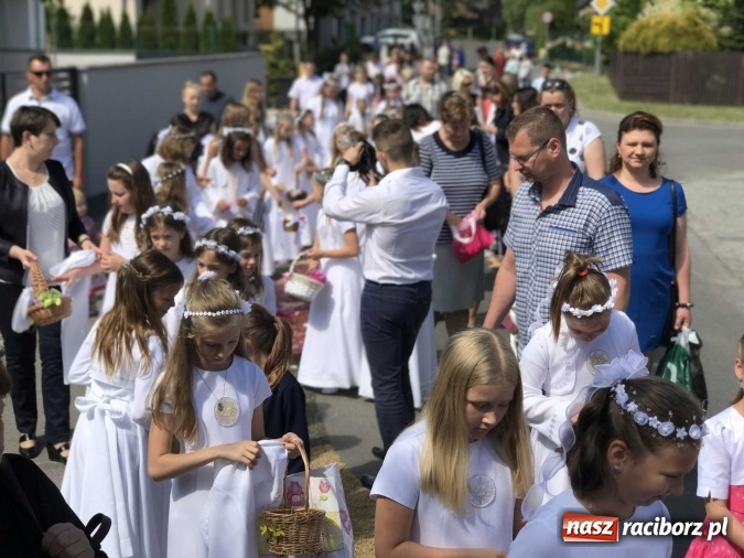 Zdjęcie w galerii na portalu naszraciborz.pl: Boże Ciało na Ostrogu z neoprezbiterem  wiadomości z regionu